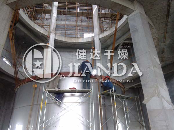 大型（xíng）噴霧幹燥機製作現場2